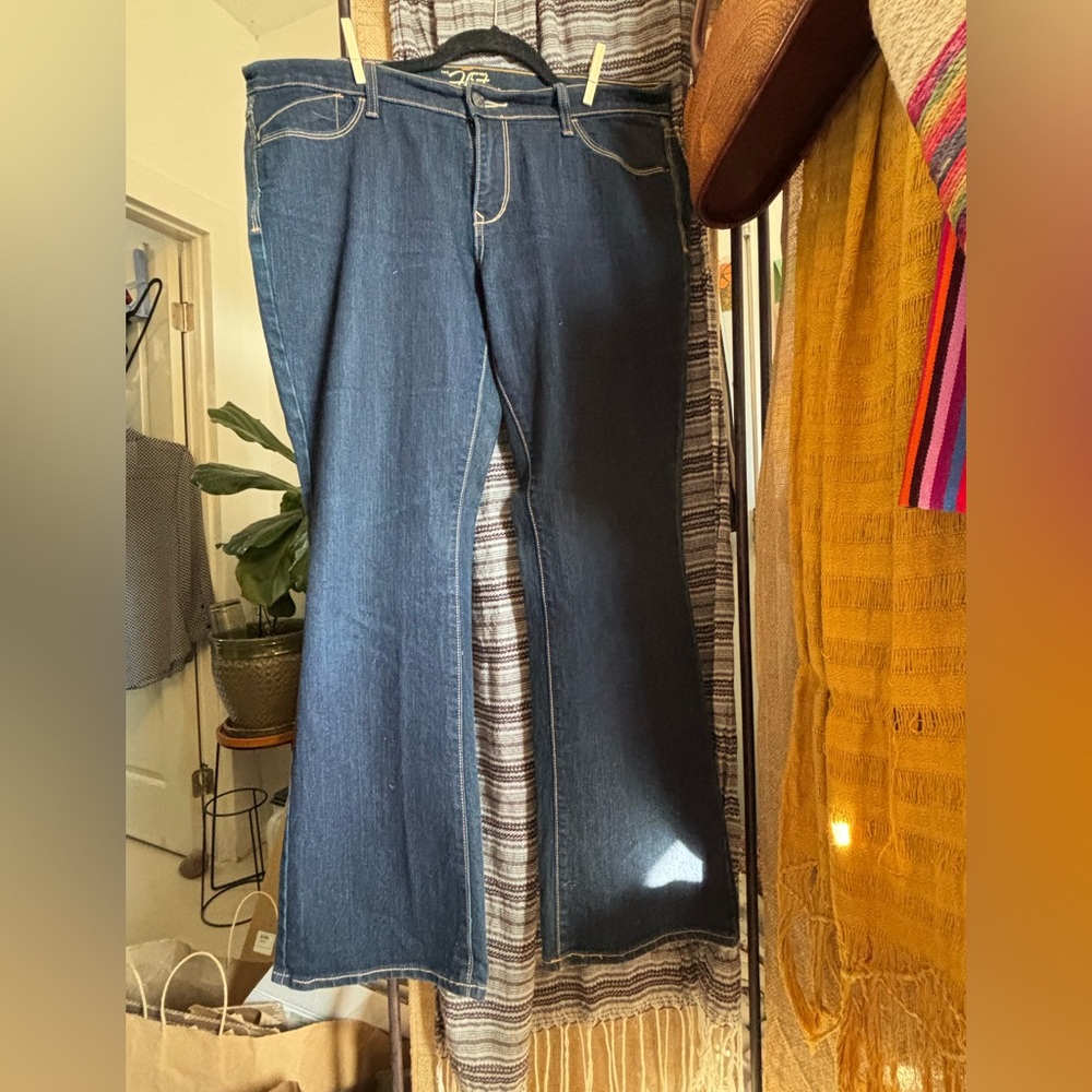 Great jeans, worn just a couple times, like new